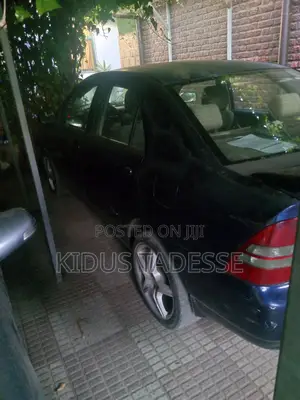 Toyota Corolla 2000 Blue