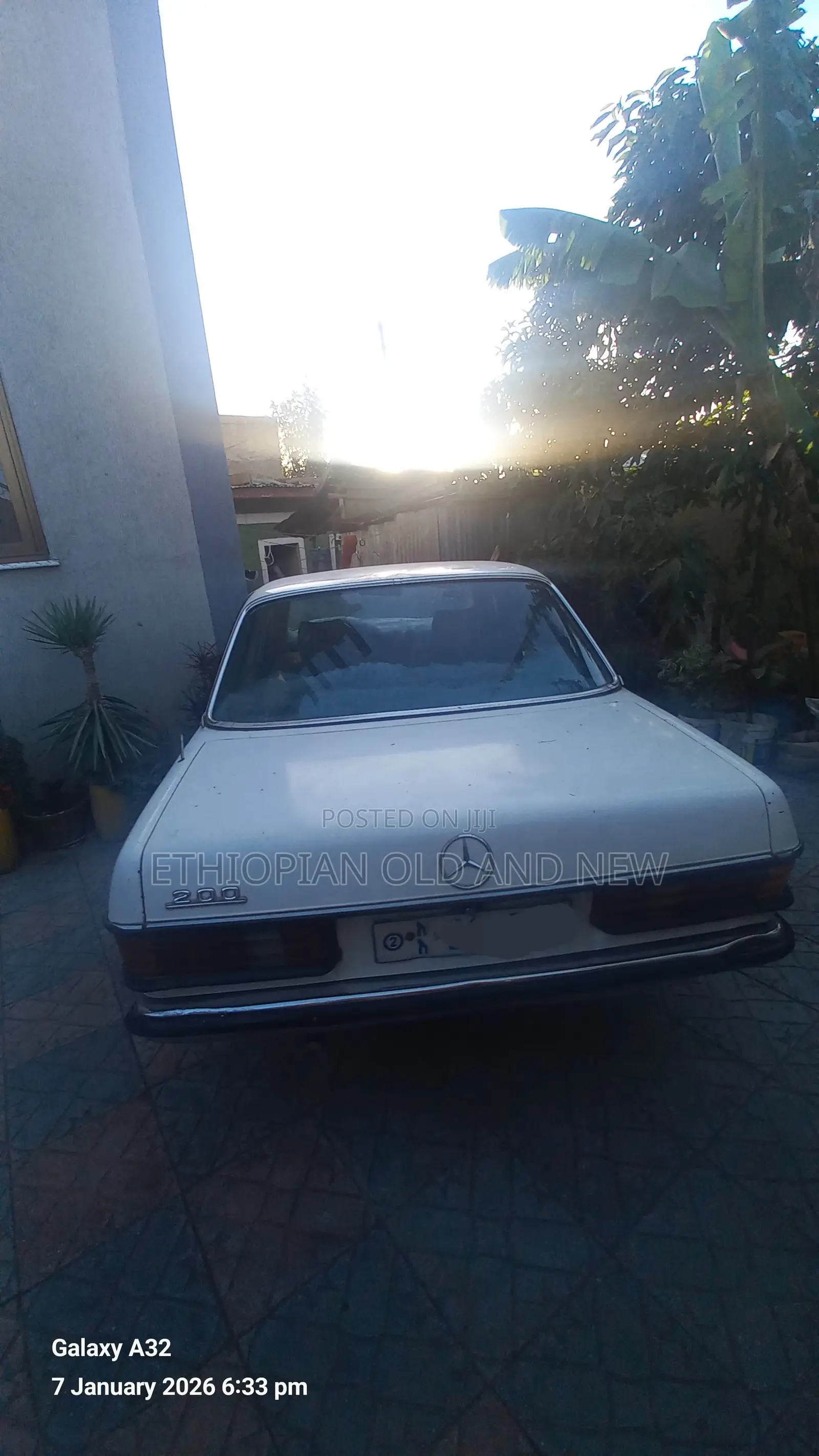 Mercedes-Benz 200 1982 White