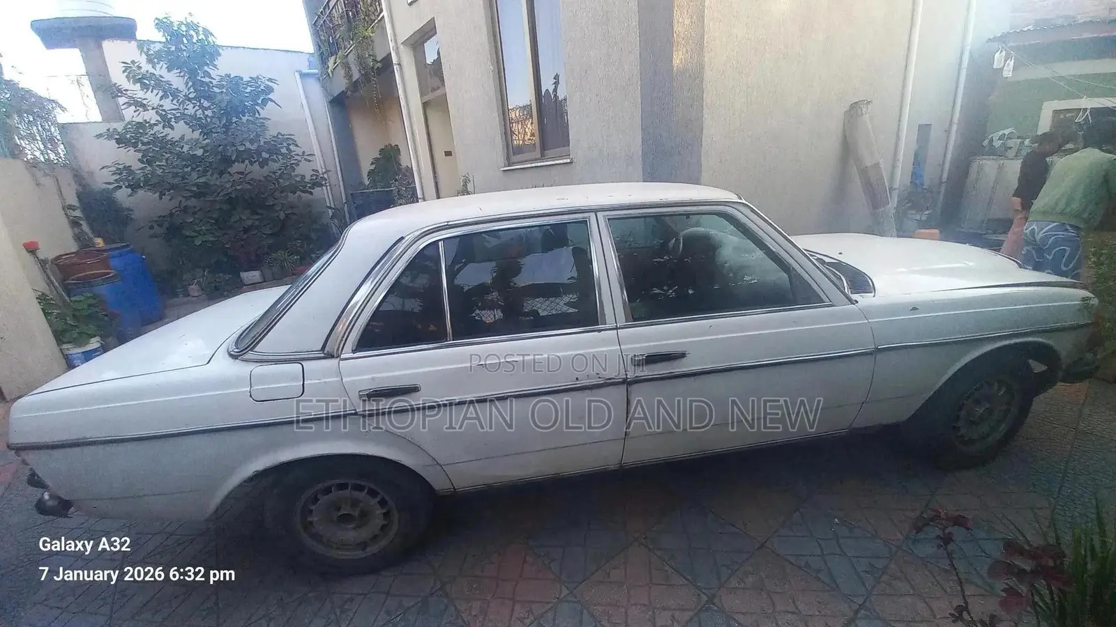 Mercedes-Benz 200 1982 White