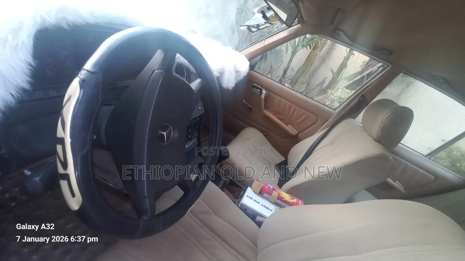 Mercedes-Benz 200 1982 White