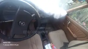 Mercedes-Benz 200 1982 White