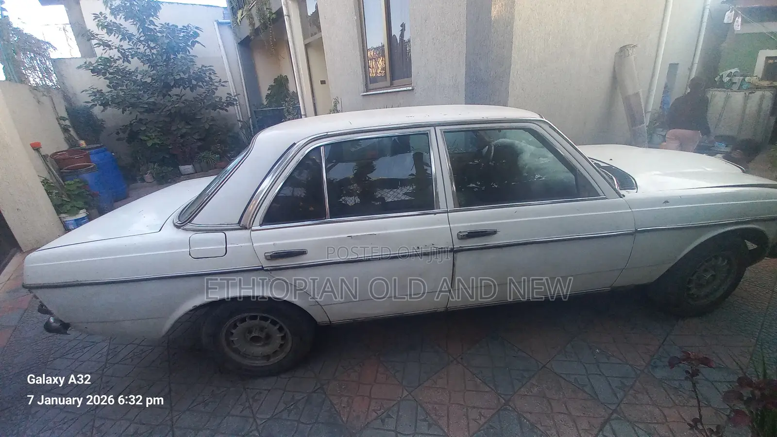 Mercedes-Benz 200 1982 White