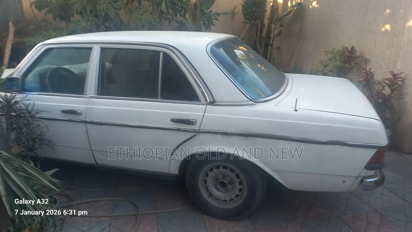Mercedes-Benz 200 1982 White