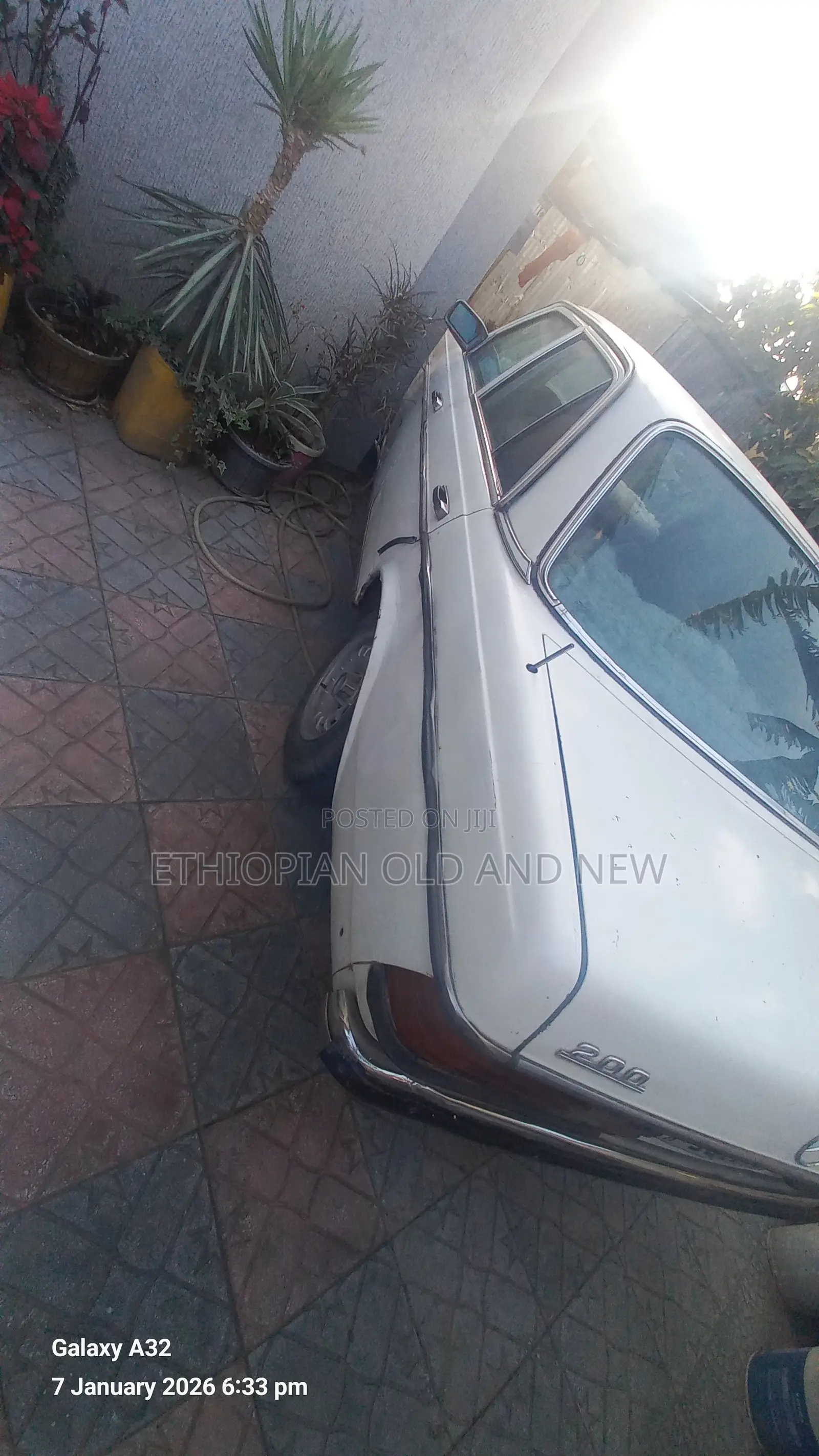 Mercedes-Benz 200 1982 White