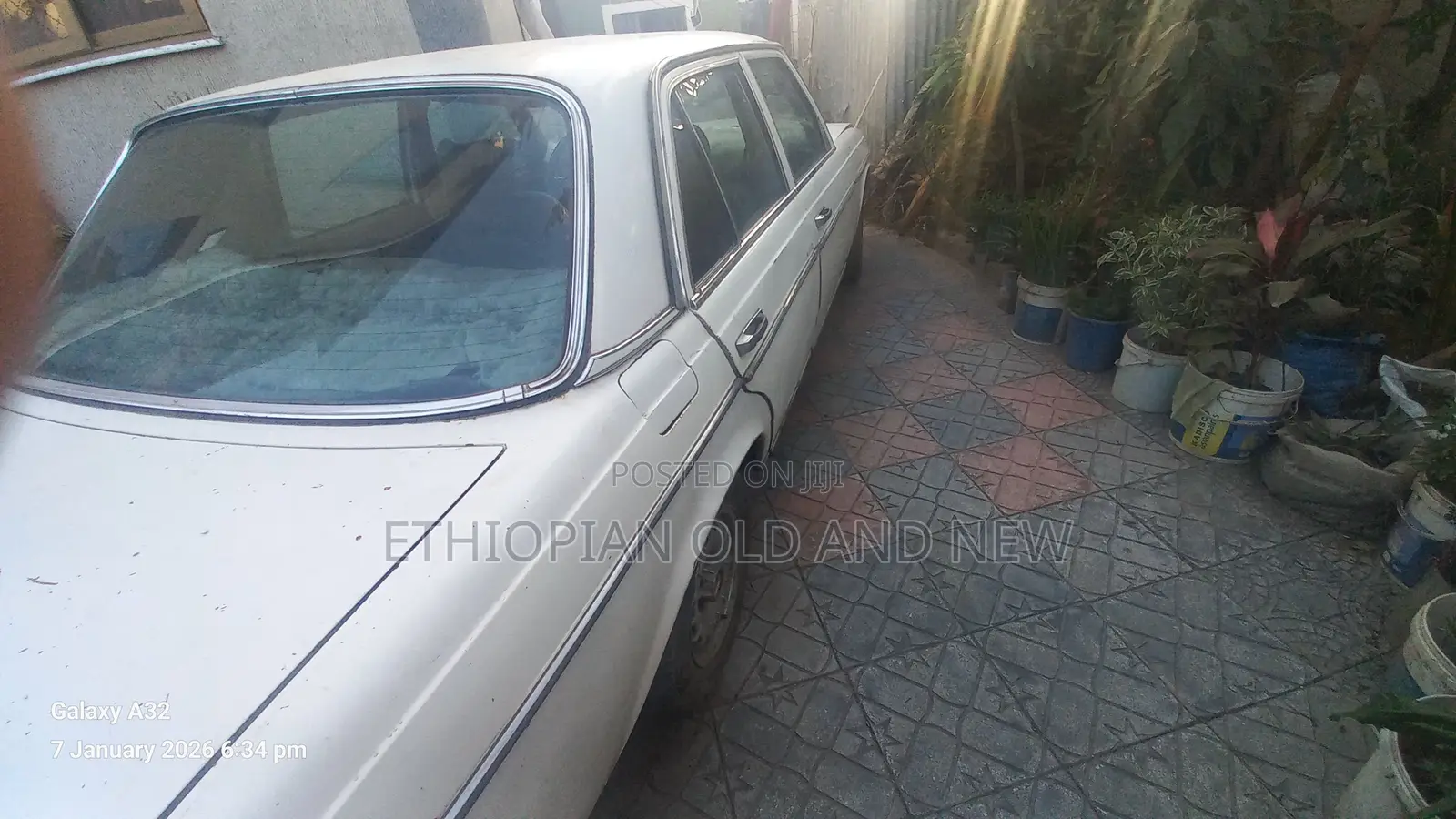 Mercedes-Benz 200 1982 White