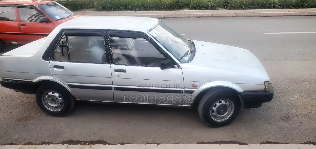 Toyota Corolla 1986 Silver