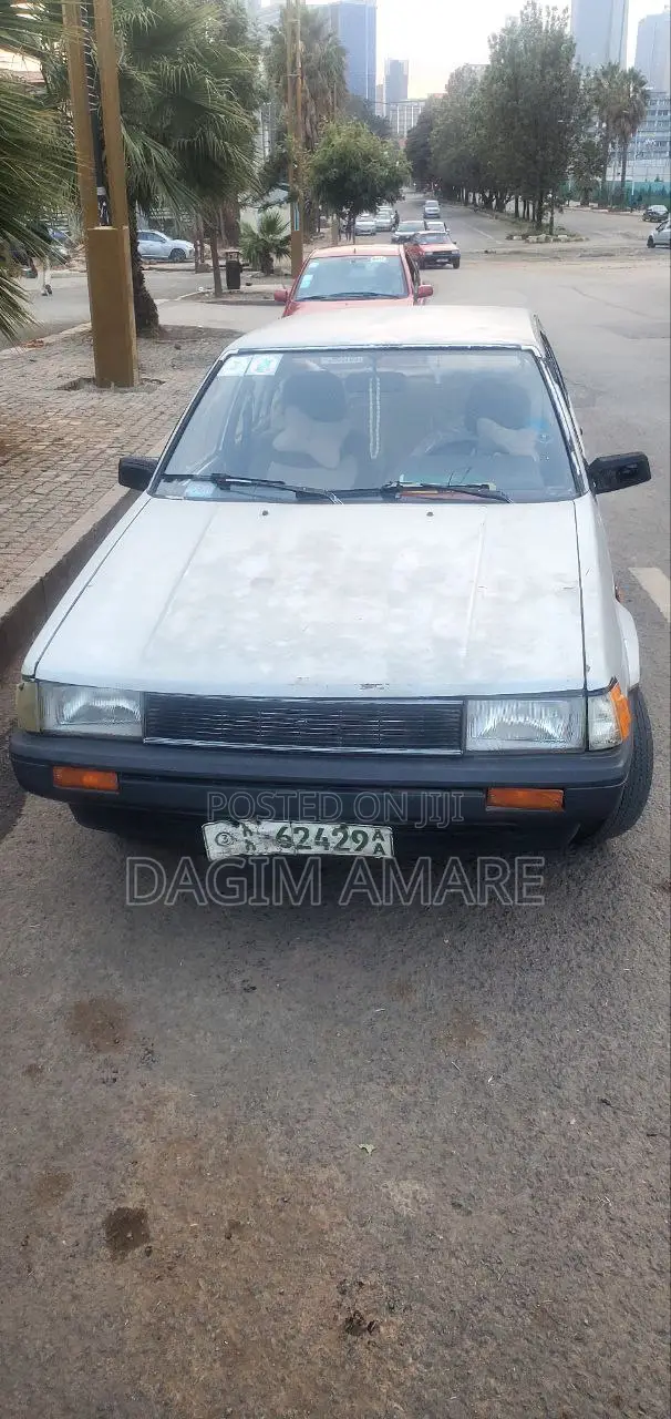 Toyota Corolla 1986 Silver