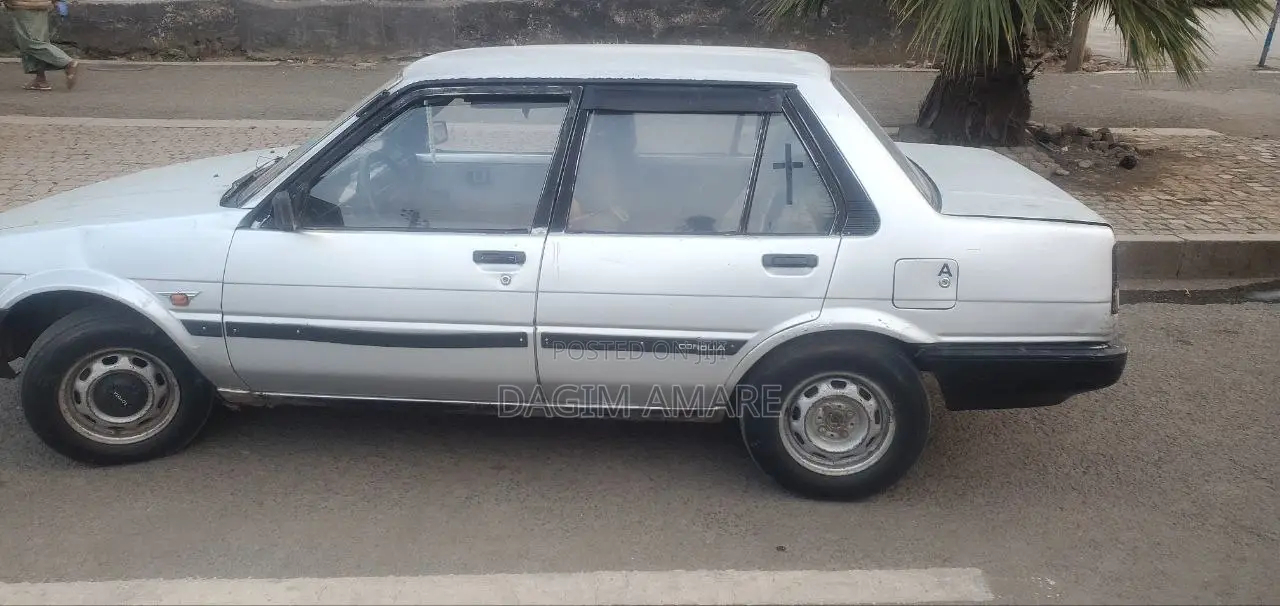 Toyota Corolla 1986 Silver