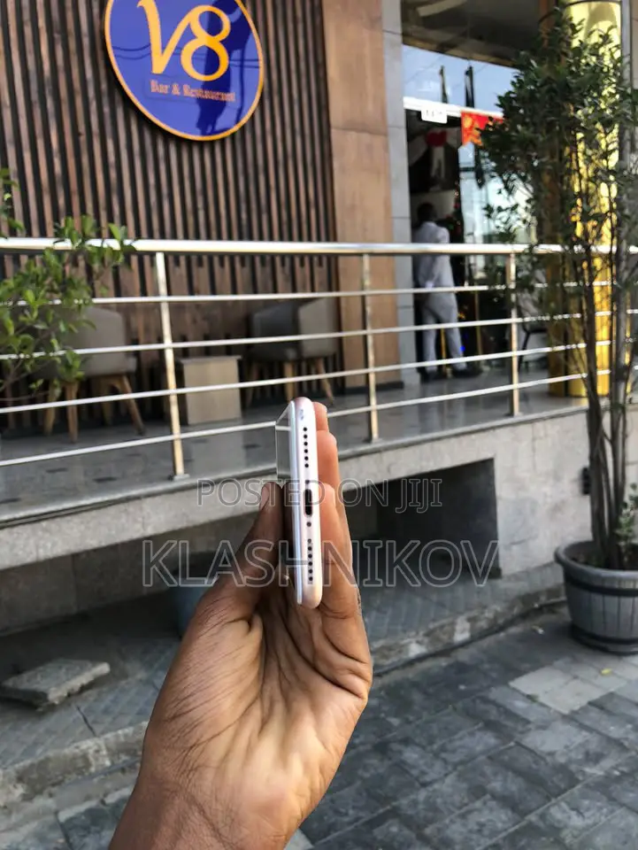 Apple iPhone 8 64 GB Gold