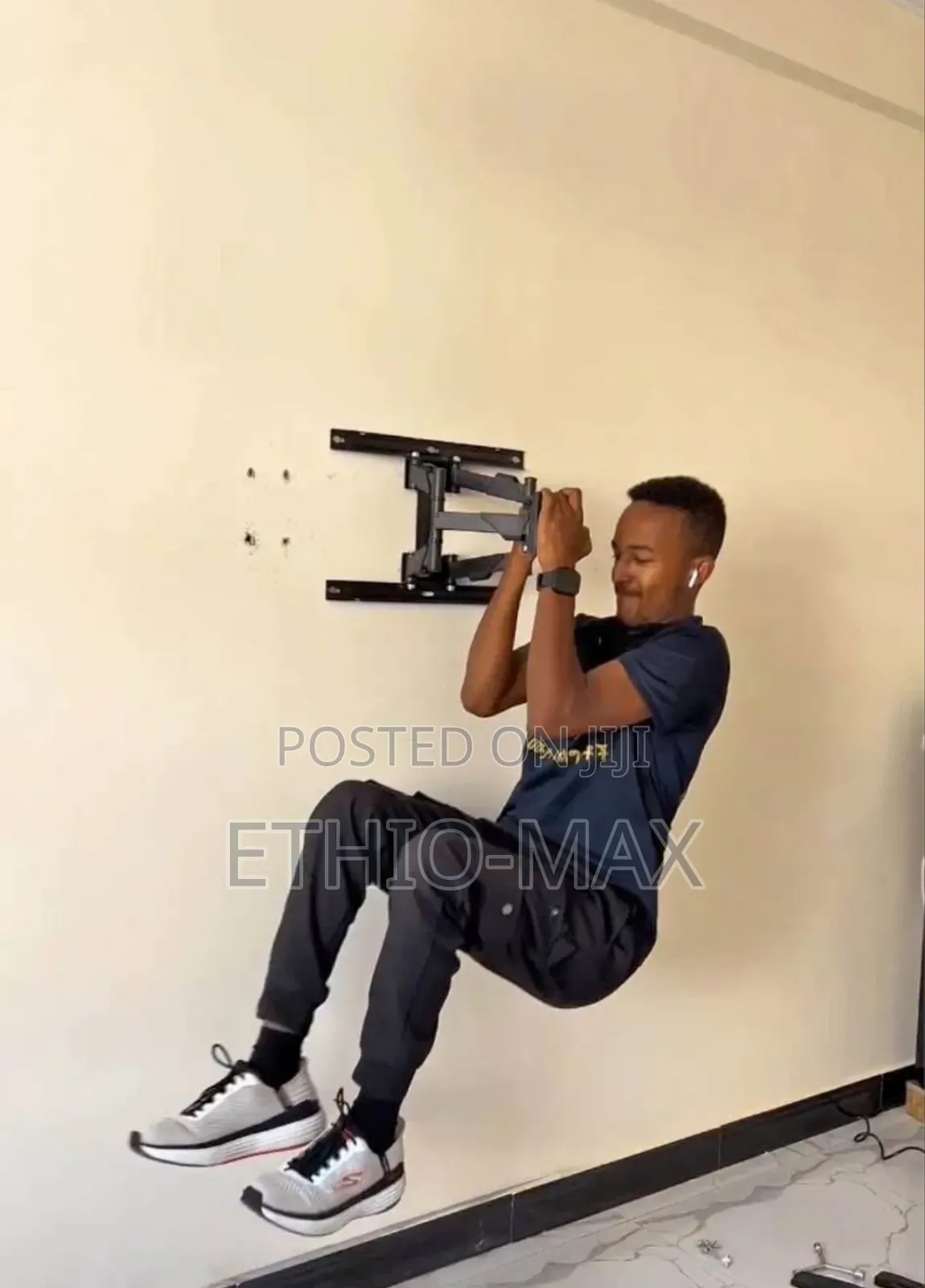 Flexible Full Motion Tv Wall Mount 32”–75” – Strong | Adjustable