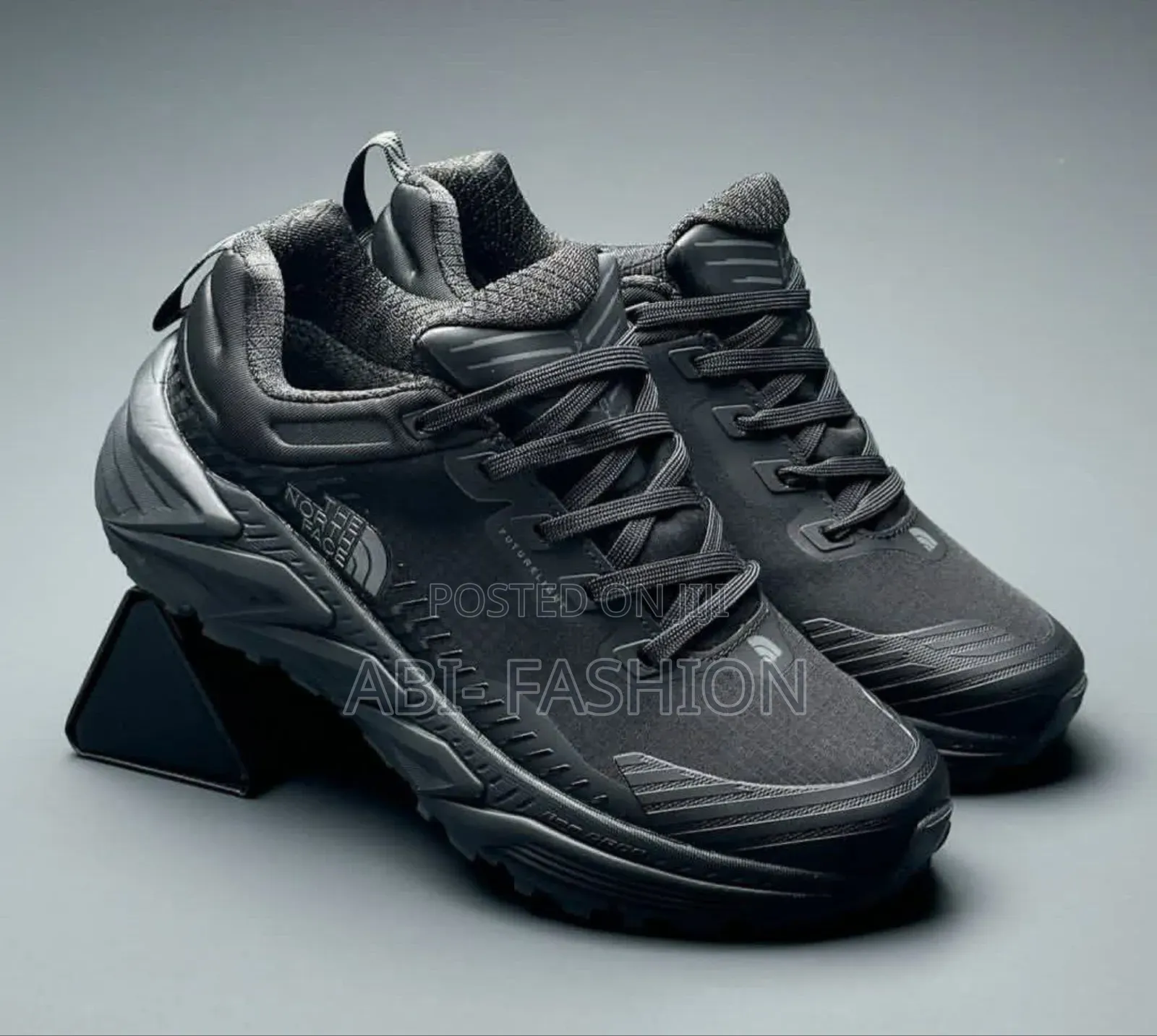 The North Face Hiking Shoe Black Cat