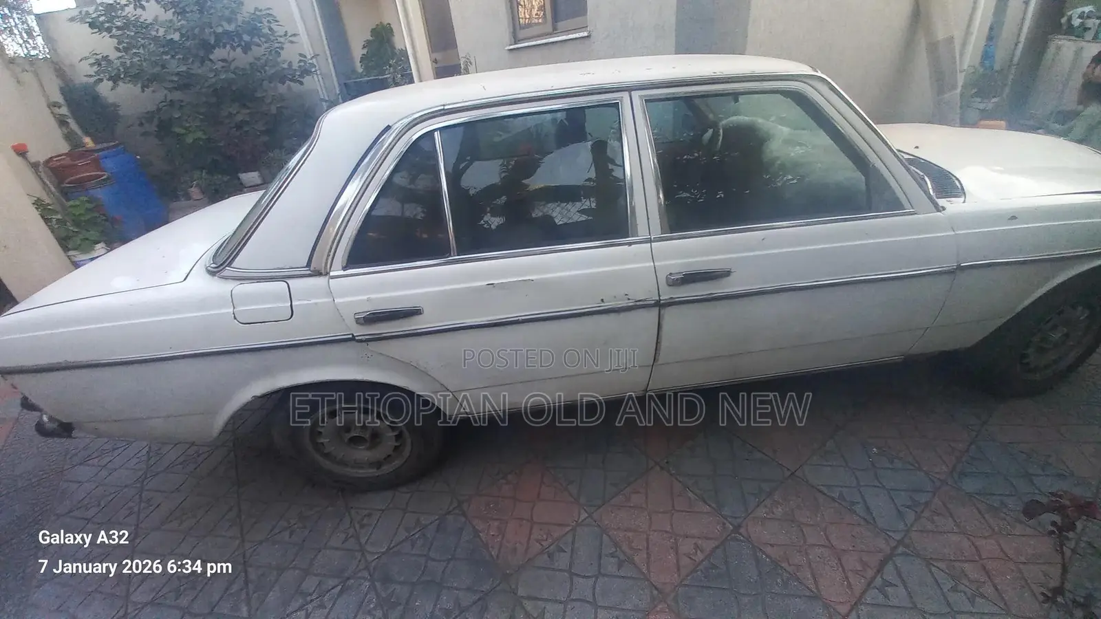 Mercedes-Benz 200 1982 White