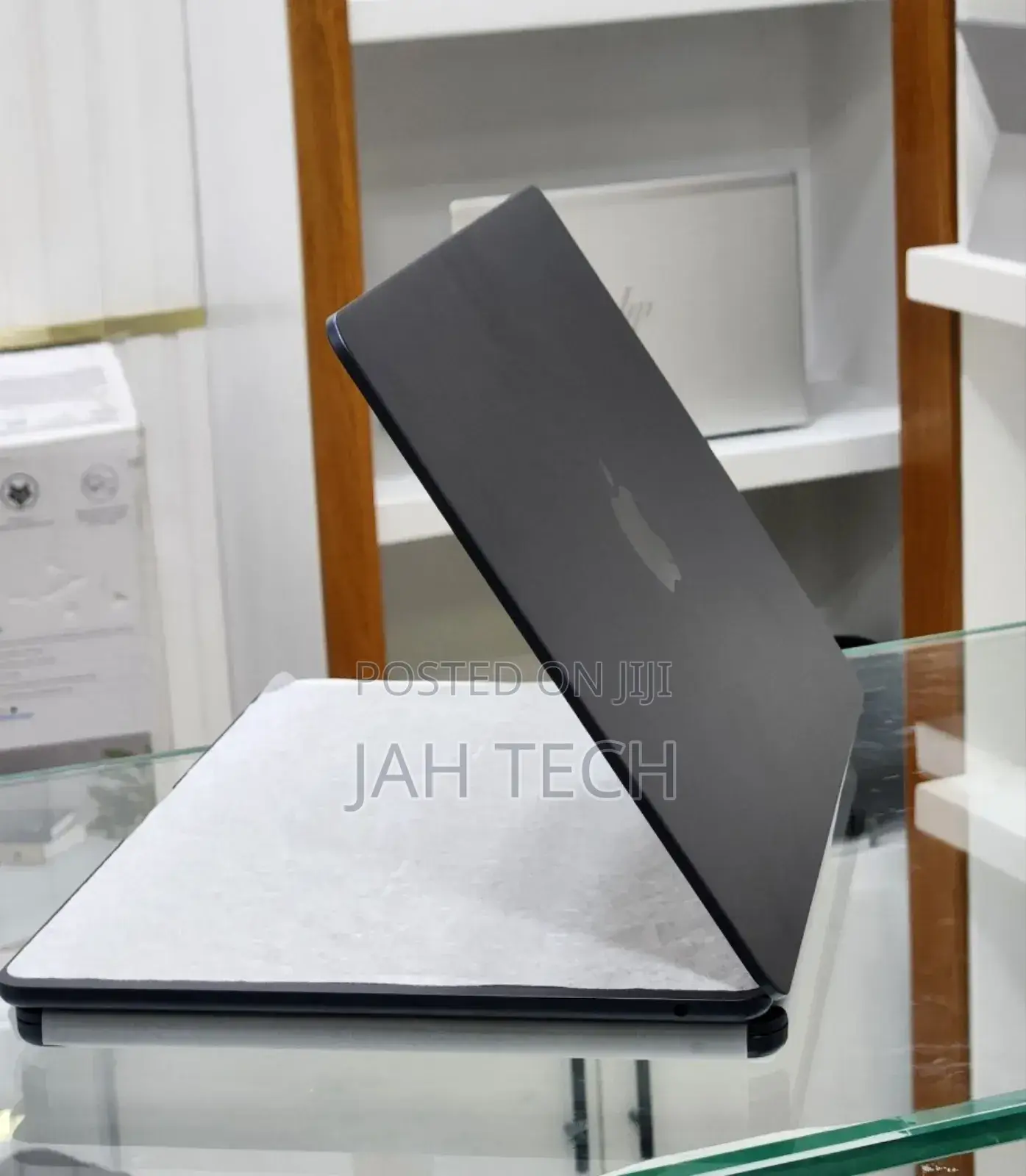 New Laptop Apple MacBook Air 2025 M4 13-Inch 16GB Apple M4 SSD 256GB