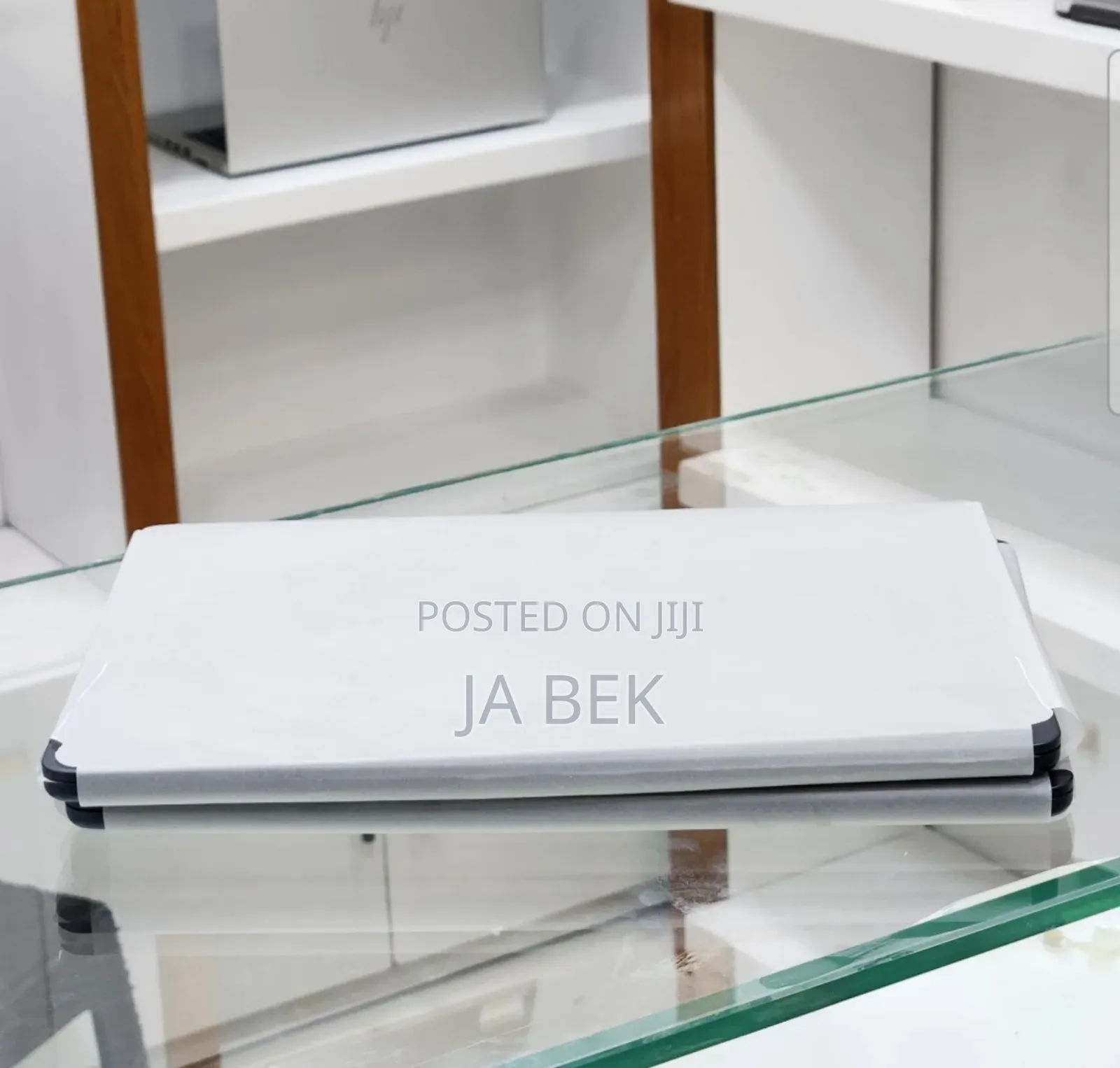 New Laptop Apple MacBook Air 2025 M4 13-Inch 16GB Apple M4 SSD 256GB