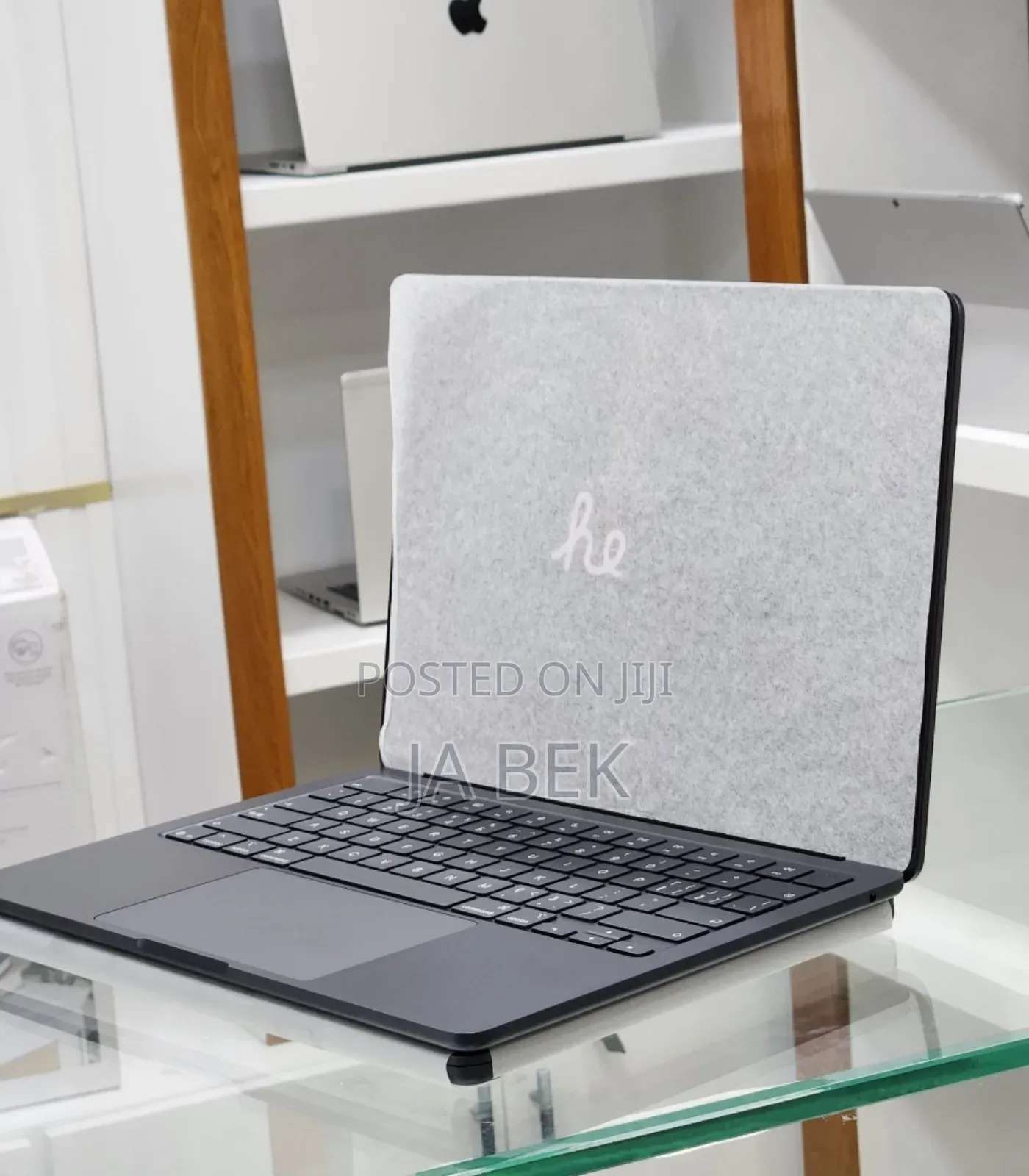 New Laptop Apple MacBook Air 2025 M4 13-Inch 16GB Apple M4 SSD 256GB