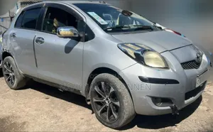 Toyota Yaris 2010 Silver