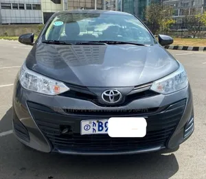 Toyota Yaris 2020 Maroon