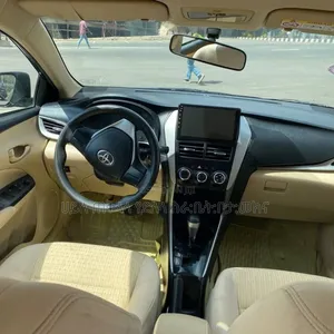 Toyota Yaris 2020 Maroon