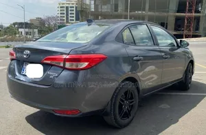 Toyota Yaris 2020 Maroon