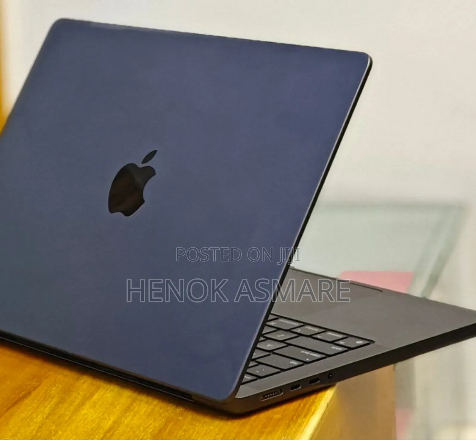 New Laptop Apple MacBook 18GB Apple M3 Pro SSD 512GB