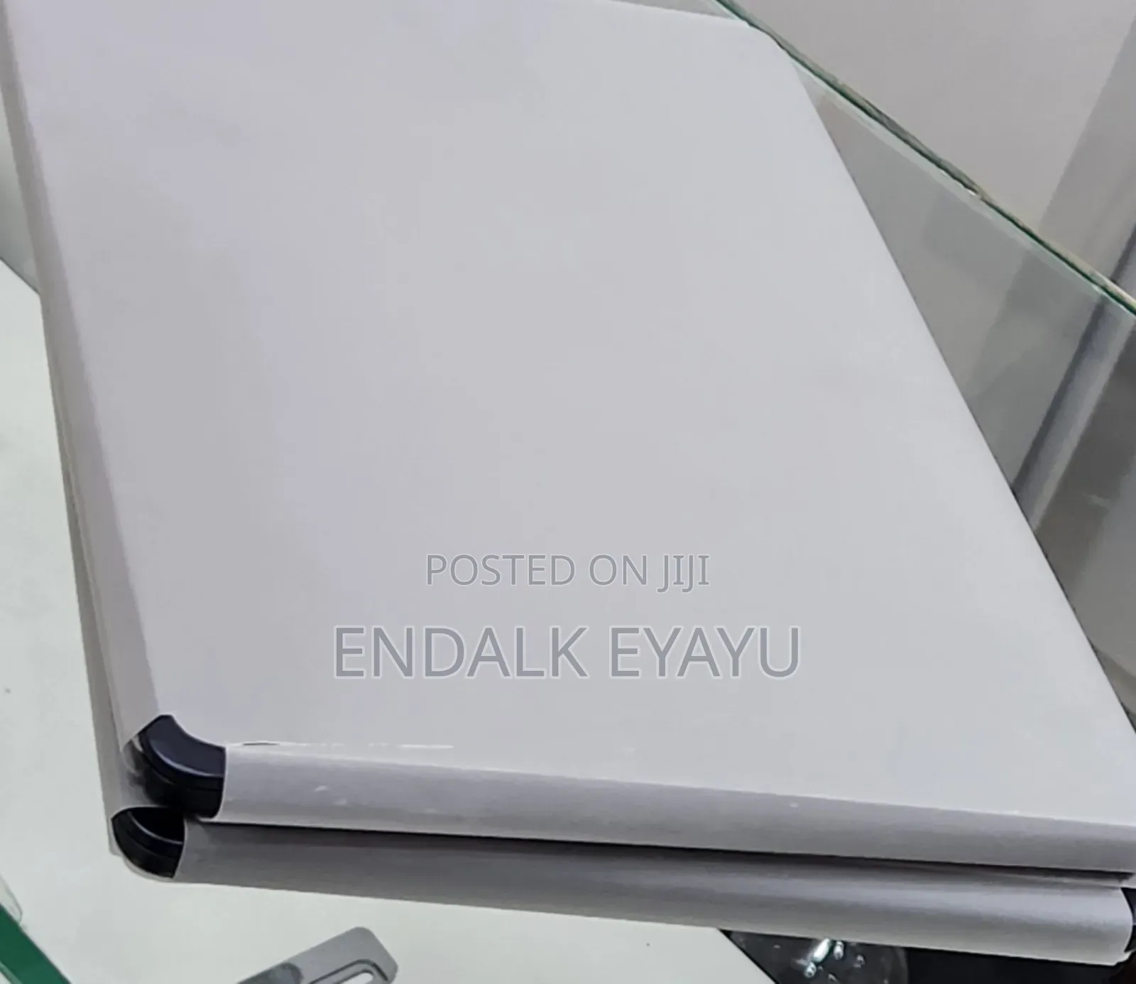 New Laptop Apple MacBook Air 2025 M4 13-Inch 16GB Apple M4 SSD 256GB