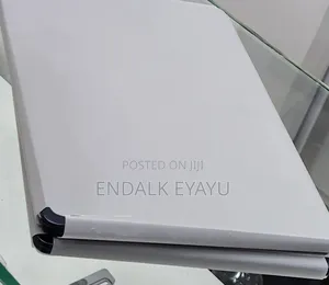 New Laptop Apple MacBook Air 2025 M4 13-Inch 16GB Apple M4 SSD 256GB