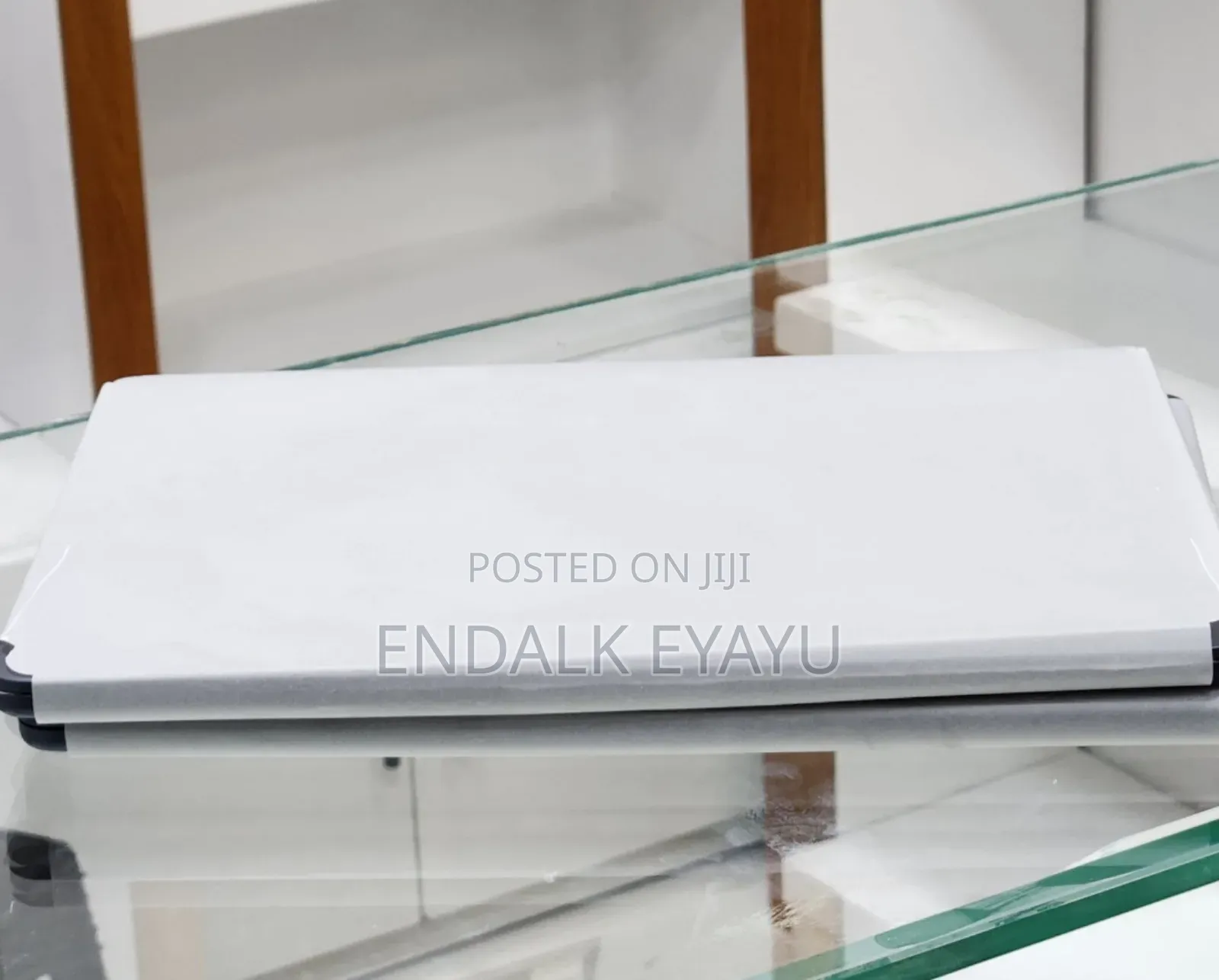 New Laptop Apple MacBook Air 2025 M4 13-Inch 16GB Apple M4 SSD 256GB