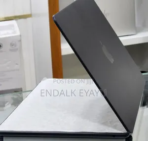 New Laptop Apple MacBook Air 2025 M4 13-Inch 16GB Apple M4 SSD 256GB