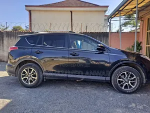 Toyota RAV4 LE 4dr SUV AWD (2.5L 4cyl 6A) 2018 Black