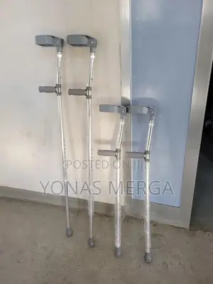 Crutches令0forearm Crutch- Adj Forearm- Adult/Teenagers - (Pair)