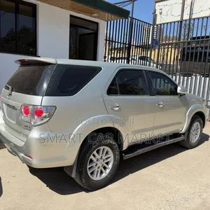 Toyota Fortuner 4.0 AWD 2013 Silver
