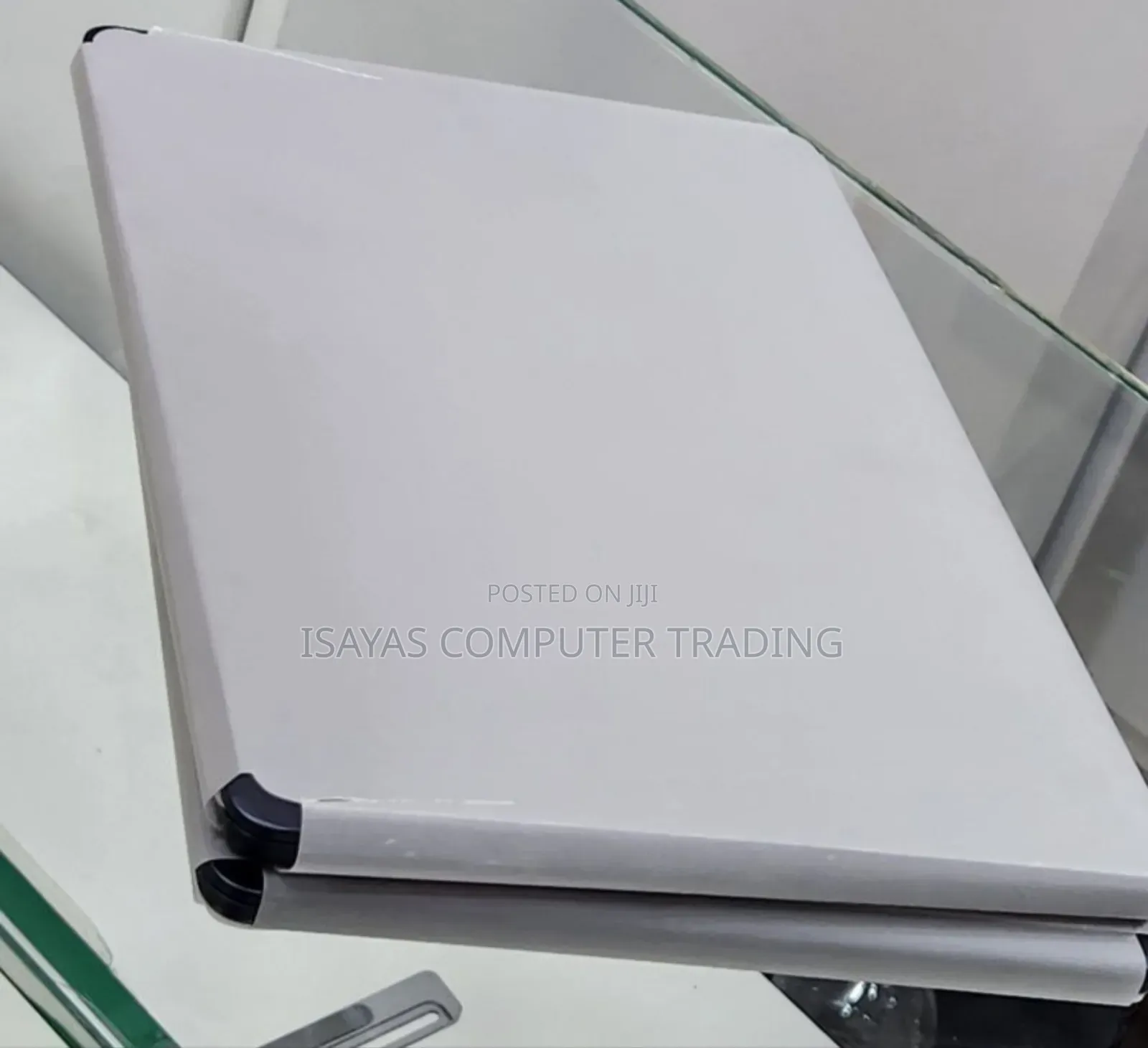 New Laptop Apple MacBook Air 2024 M3 13-Inch 16GB SSD 256GB