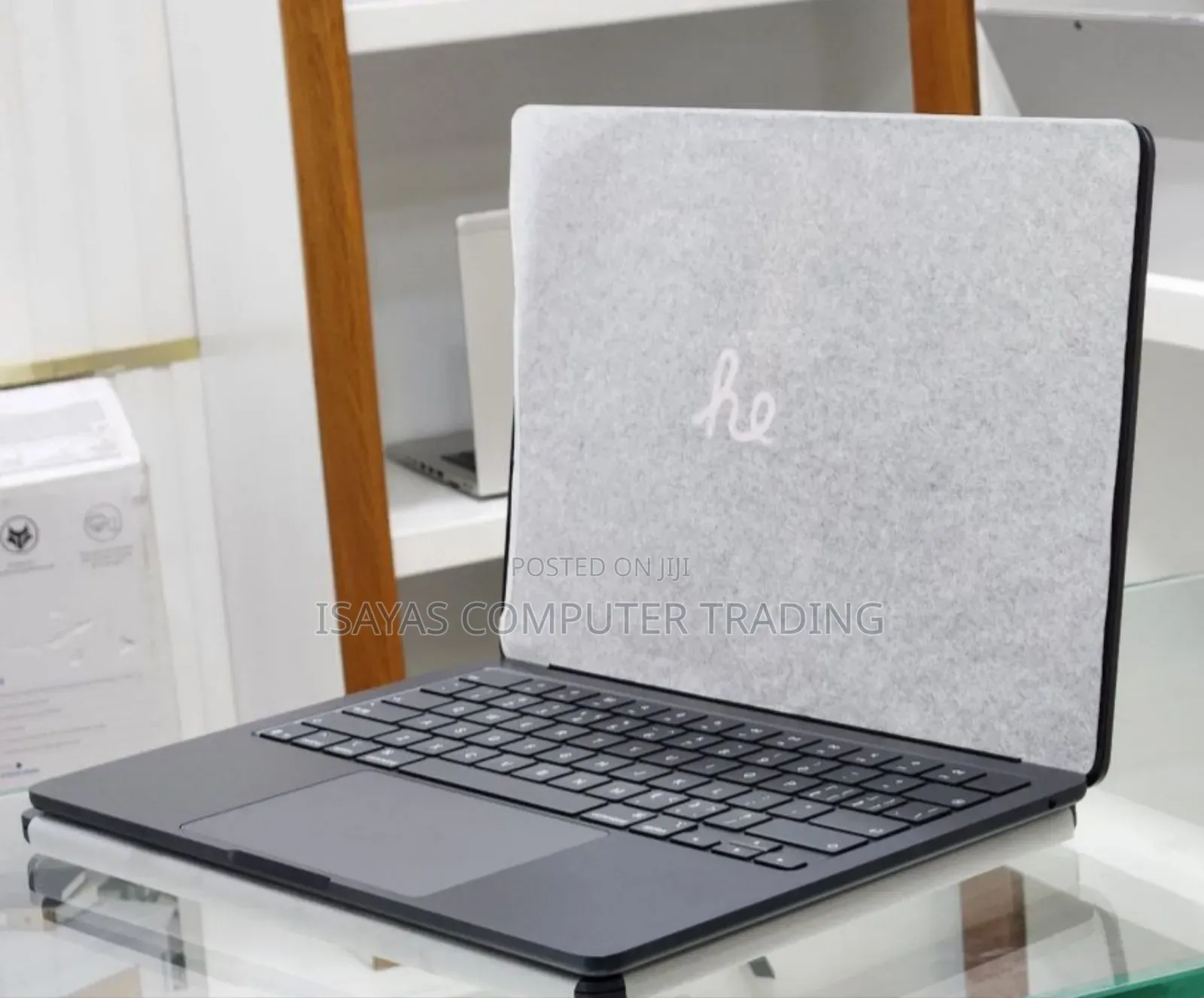 New Laptop Apple MacBook Air 2024 M3 13-Inch 16GB SSD 256GB