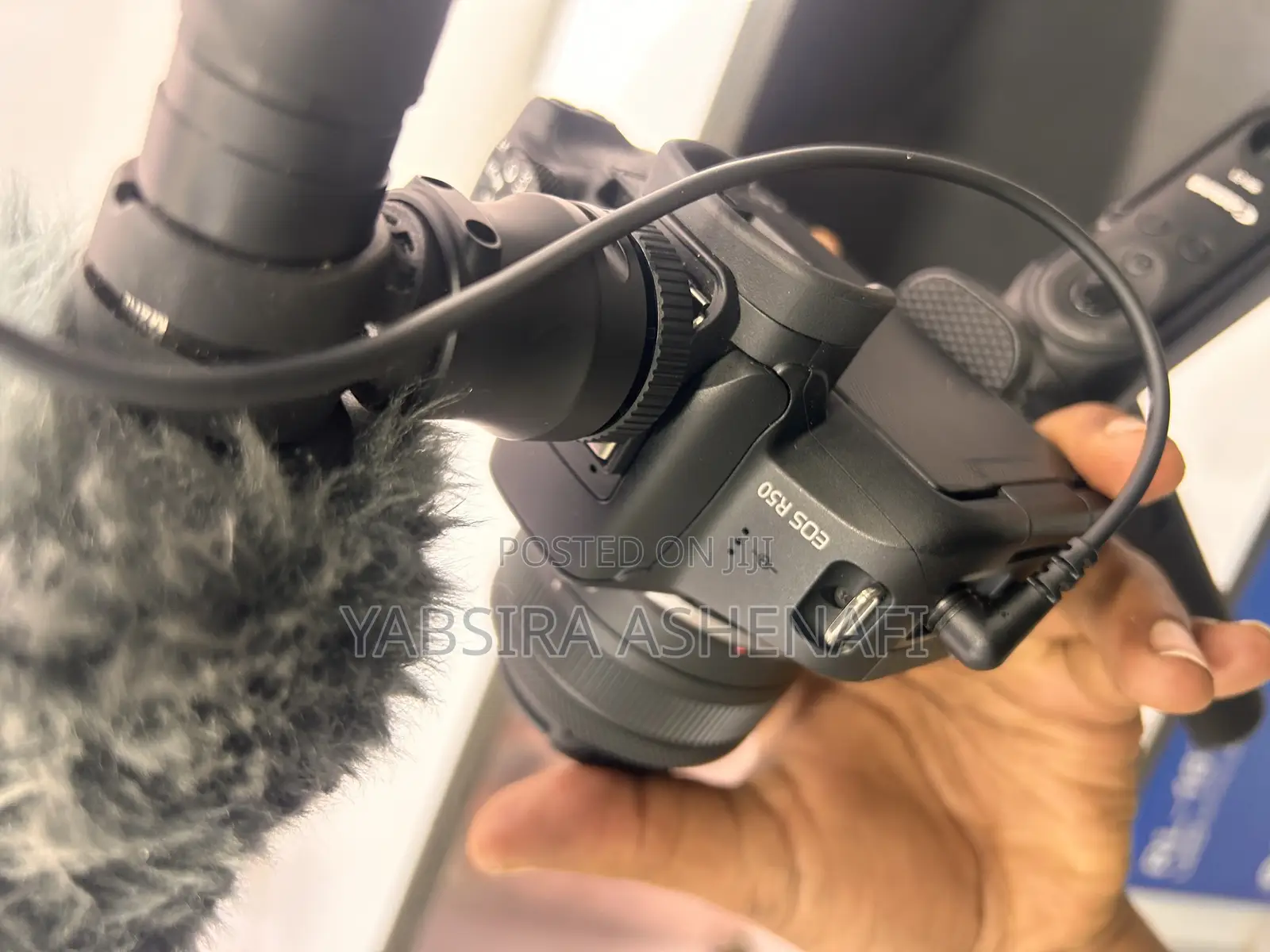 Canon R50 With Stand and Mic