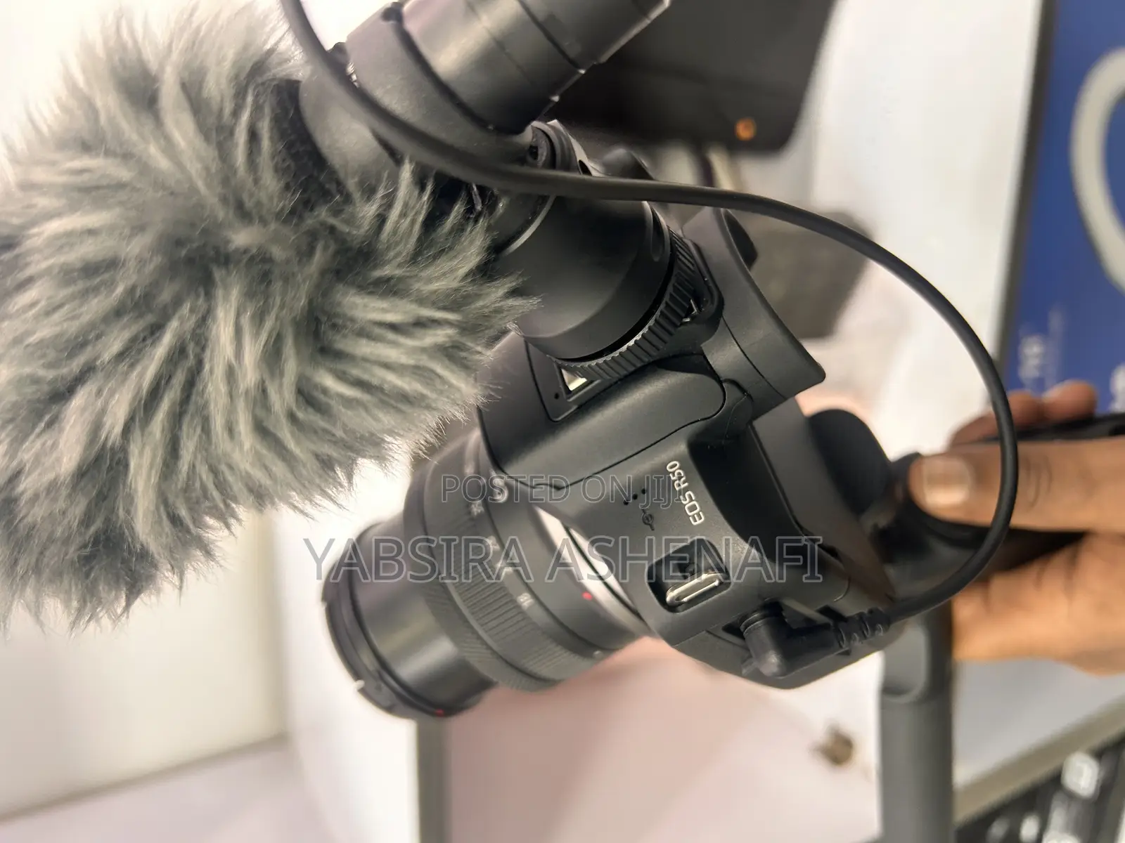 Canon R50 With Stand and Mic