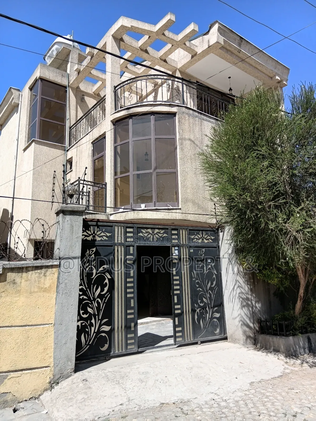 8bdrm Townhouse / Terrace in German, Nifas Silk-Lafto for rent