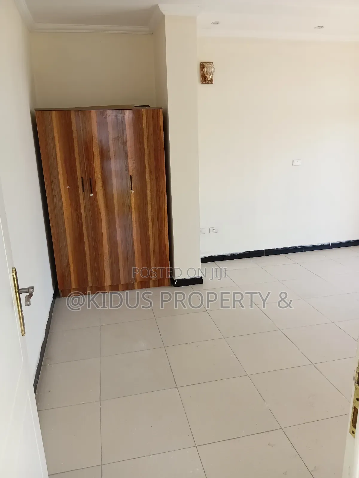 8bdrm Townhouse / Terrace in German, Nifas Silk-Lafto for rent