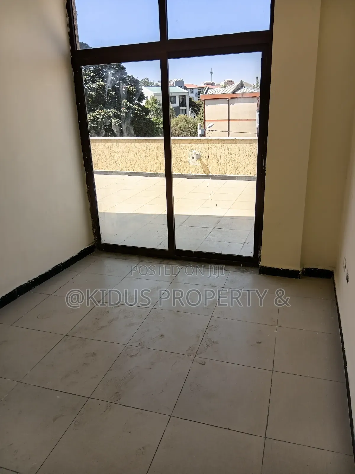 8bdrm Townhouse / Terrace in German, Nifas Silk-Lafto for rent