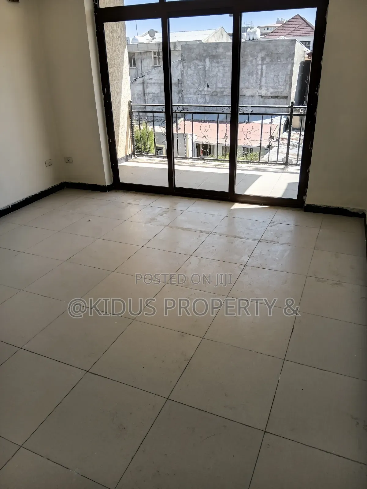 8bdrm Townhouse / Terrace in German, Nifas Silk-Lafto for rent