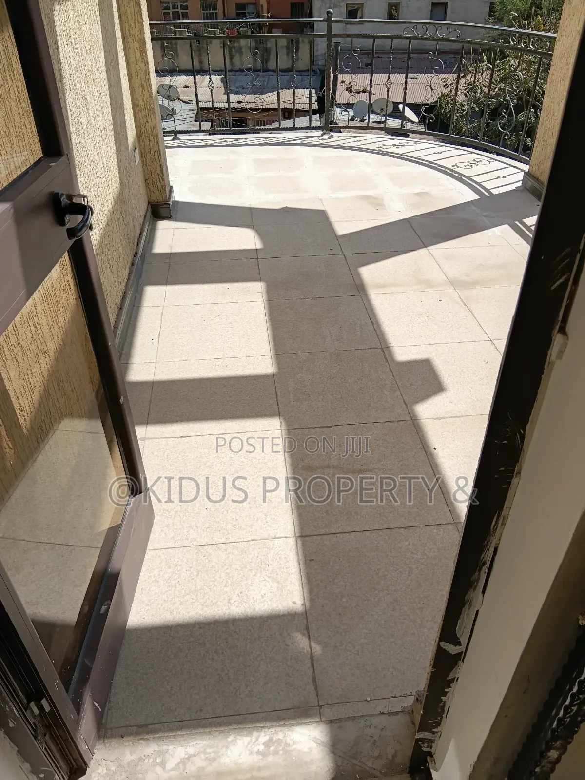 8bdrm Townhouse / Terrace in German, Nifas Silk-Lafto for rent