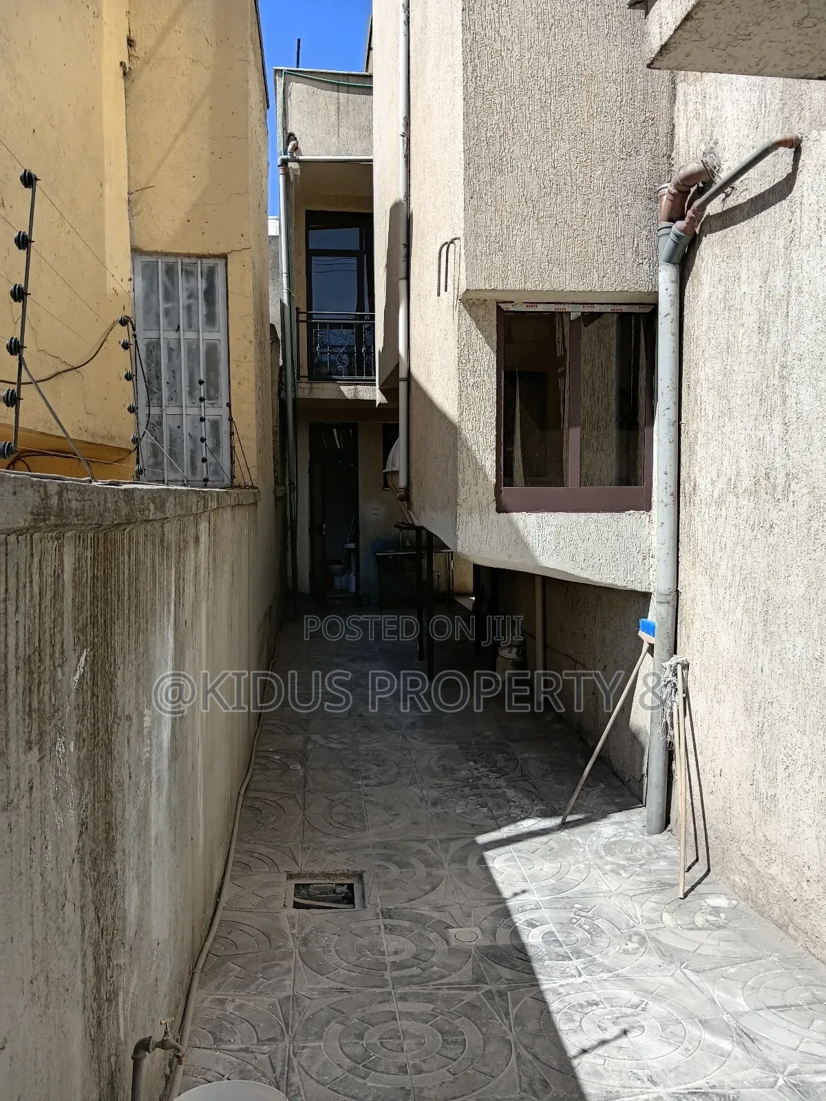 8bdrm Townhouse / Terrace in German, Nifas Silk-Lafto for rent