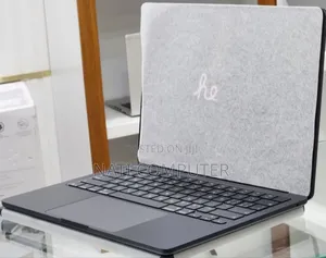 New Laptop Apple MacBook Air 2025 M4 13-Inch 16GB Apple M4 SSD 256GB