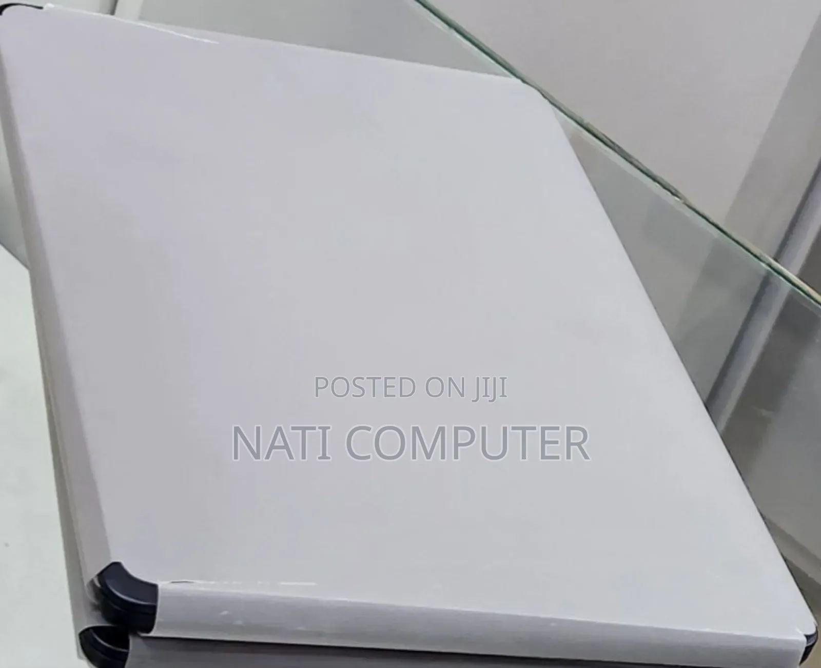 New Laptop Apple MacBook Air 2025 M4 13-Inch 16GB Apple M4 SSD 256GB