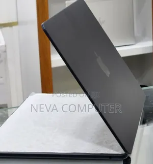 New Laptop Apple MacBook Air 2025 M4 13-Inch 16GB Apple M4 SSD 256GB