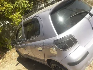 Toyota Vitz 2004 Silver