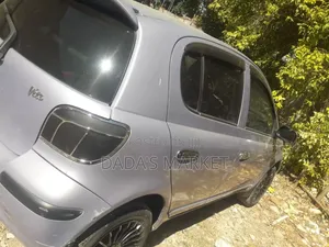 Toyota Vitz 2004 Silver