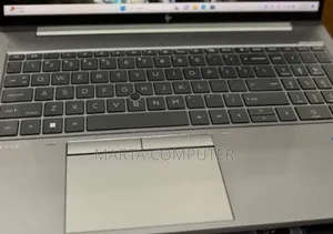 New Laptop HP ZBook Firefly G8 16GB Intel Core I7 SSD 512GB