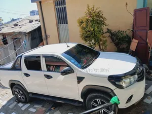 Toyota Hilux 2019 White