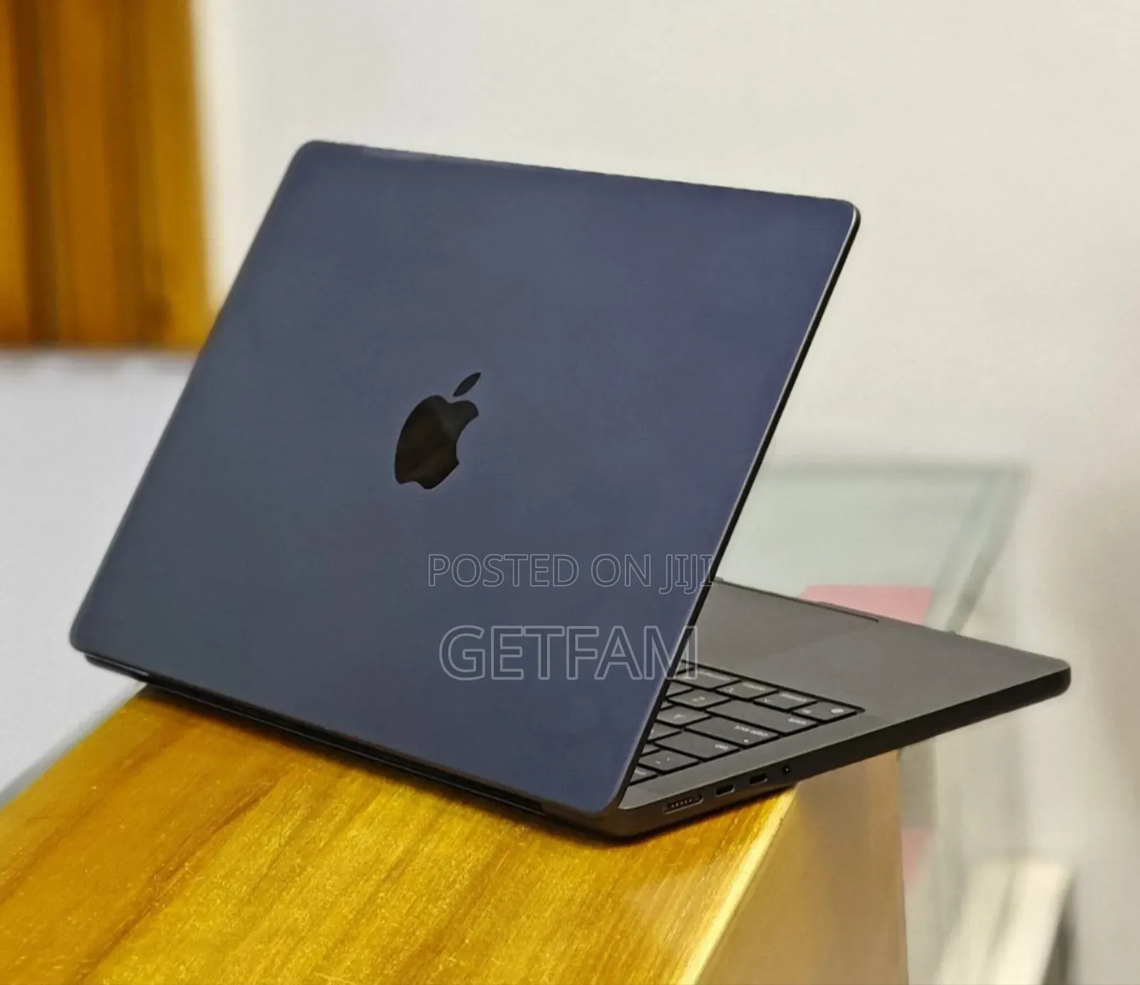 New Laptop Apple MacBook Air 2023 M2 16GB Apple M3 Pro SSD 512GB