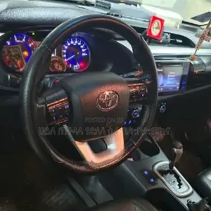 Toyota Hilux 2019 White